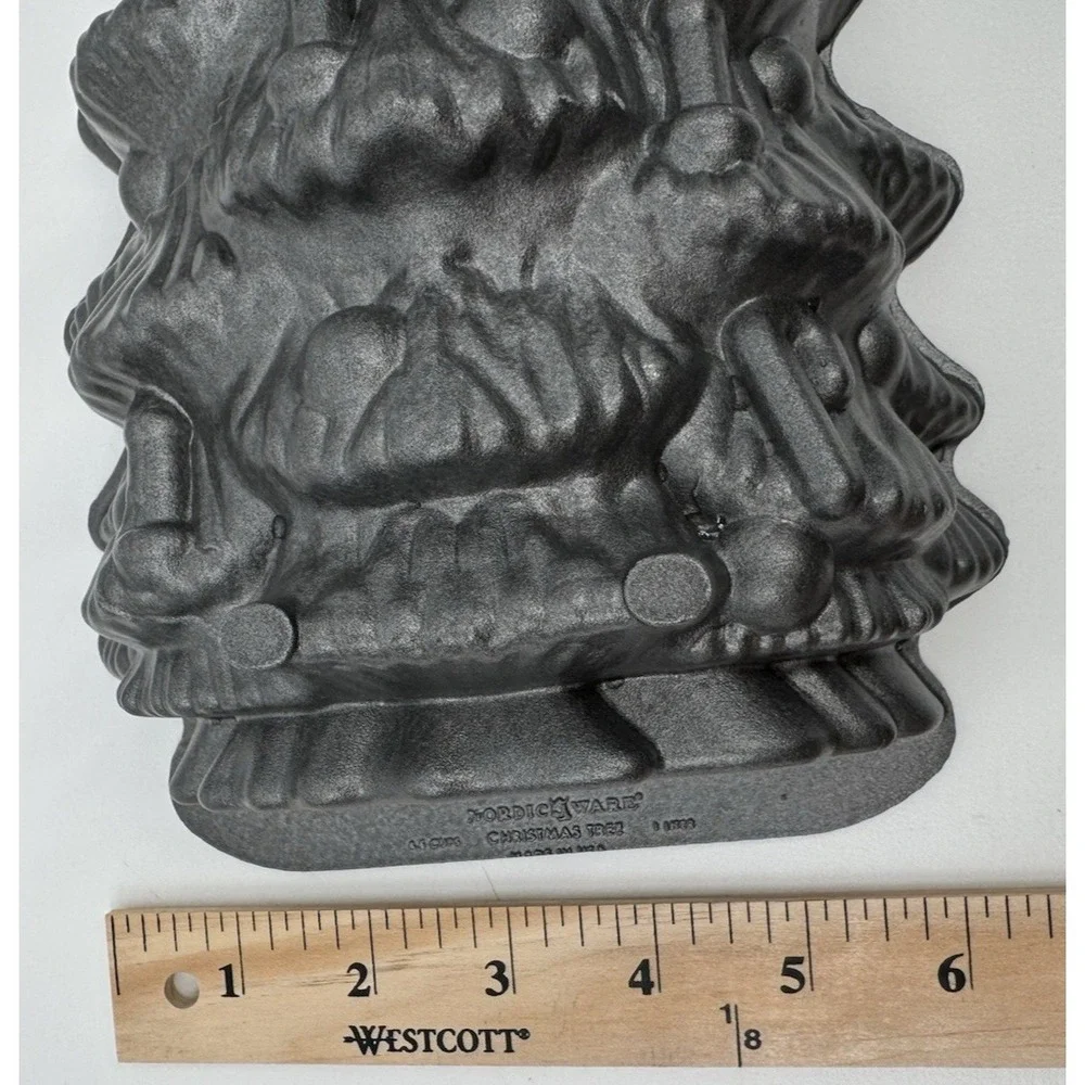 Nordic‎ Ware Christmas Tree Baking Pan Mold 4.5 cup 3D 10